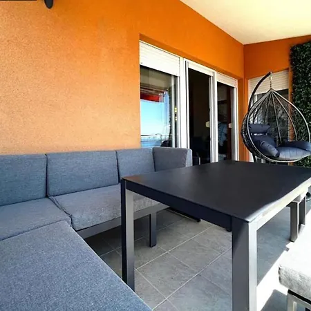 Exclusive Penthouse On 100 Square Only 70 M From The Sea Appartement *